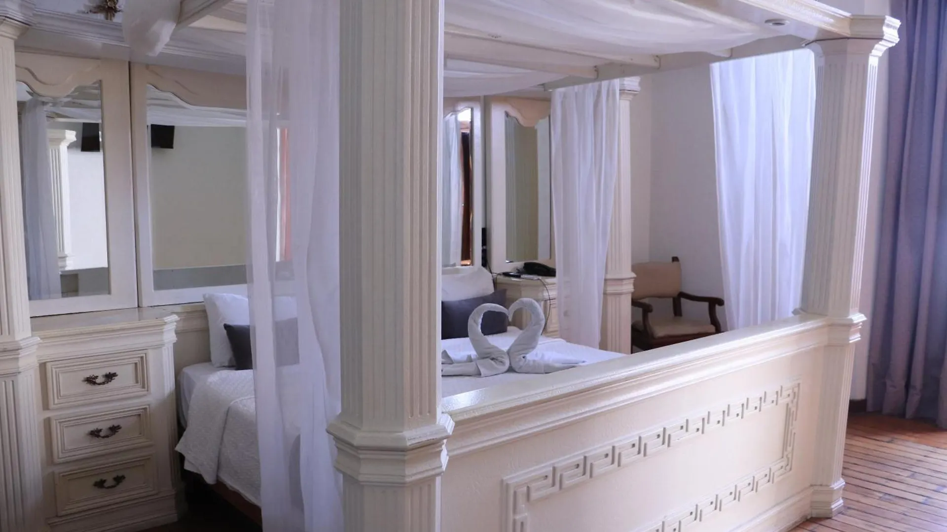 Hotel Frances Guadalajara 4*,